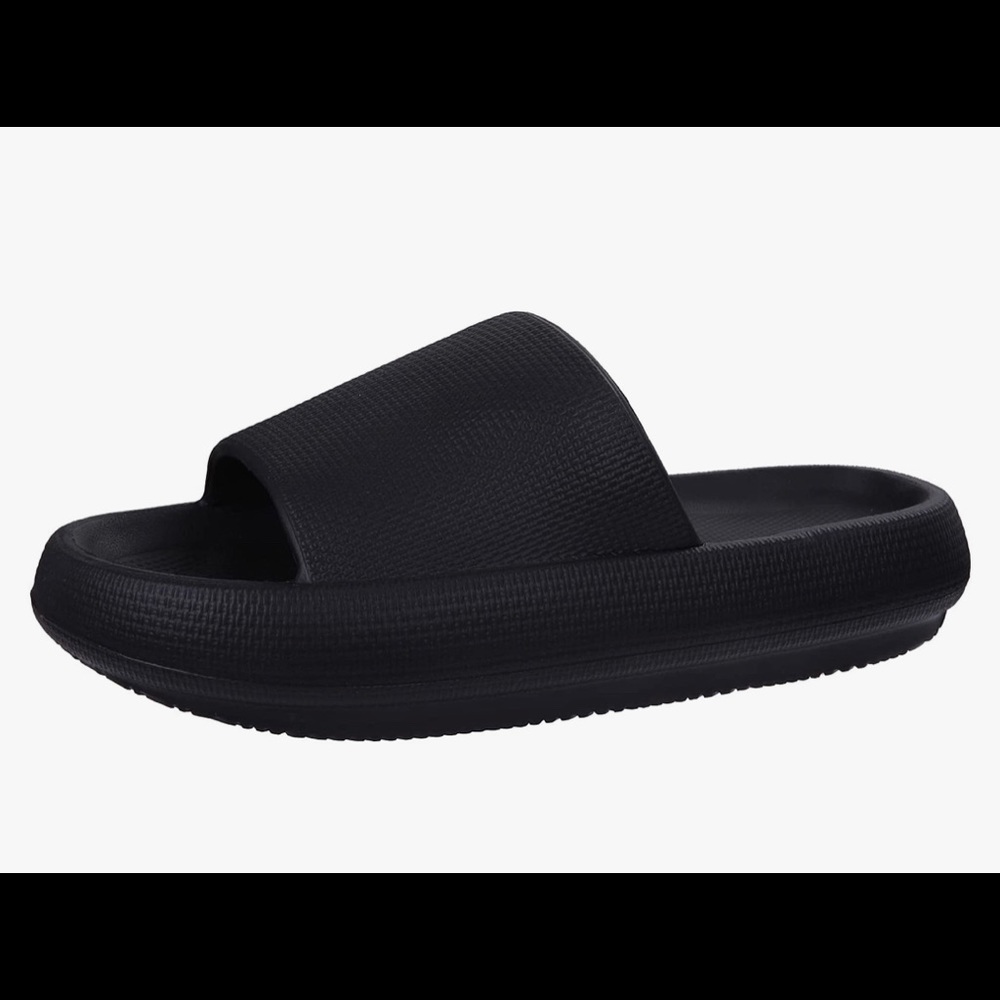 *NEW* Pillow soft slides size 39/40, US 9 in Black